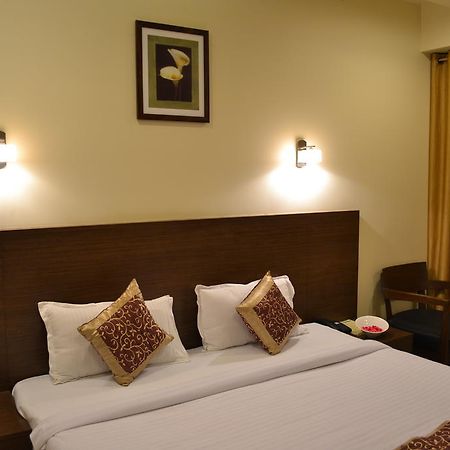Hotel Adi Nágpur Kültér fotó