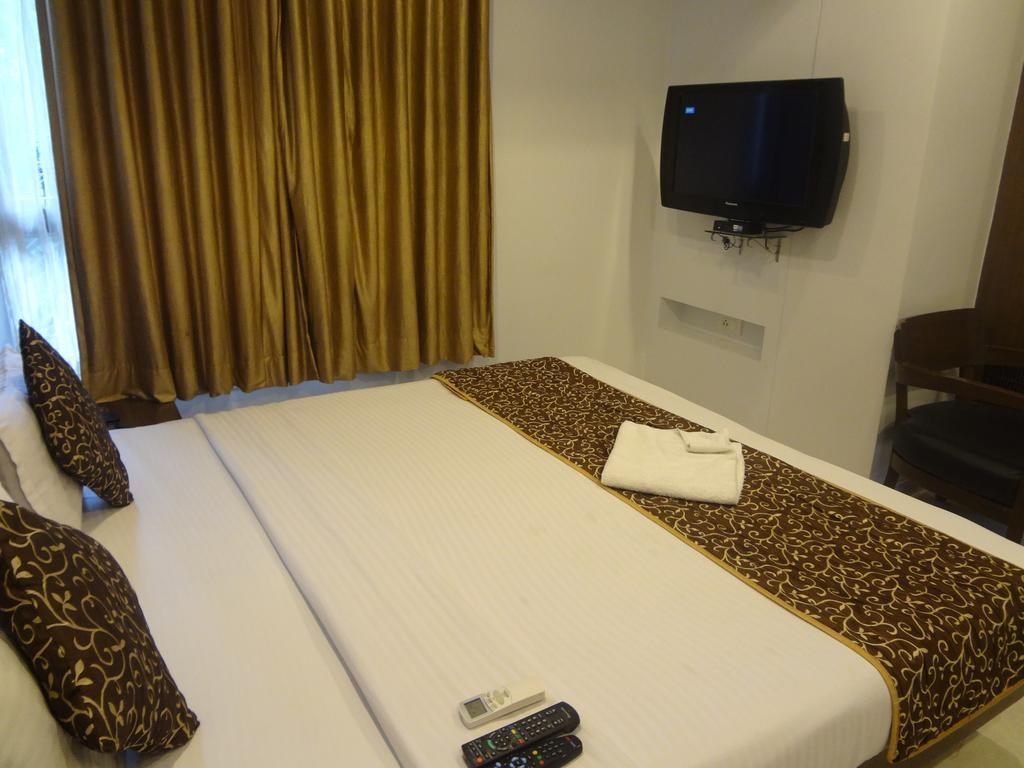 Hotel Adi Nágpur Kültér fotó