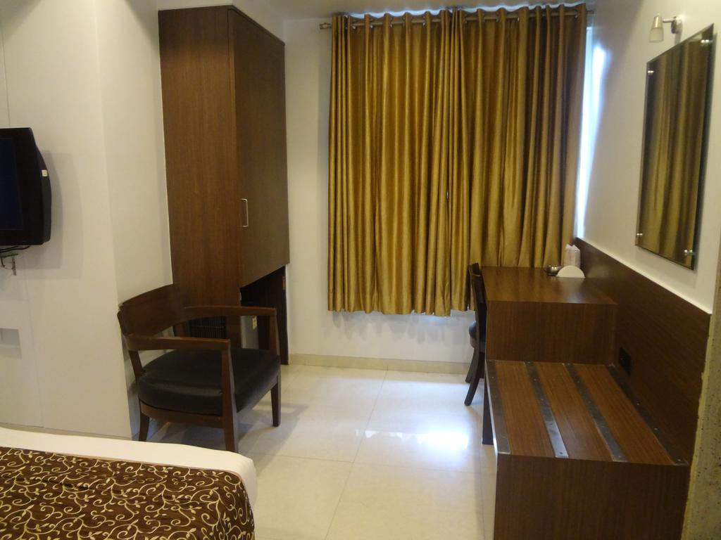 Hotel Adi Nágpur Kültér fotó
