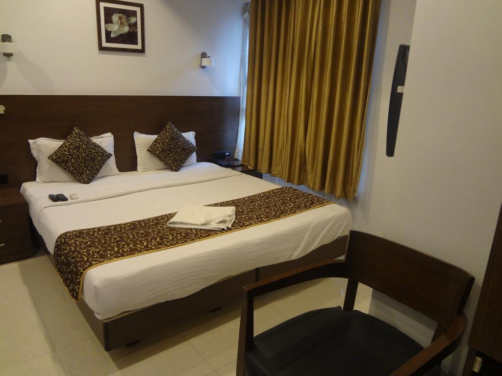 Hotel Adi Nágpur Kültér fotó