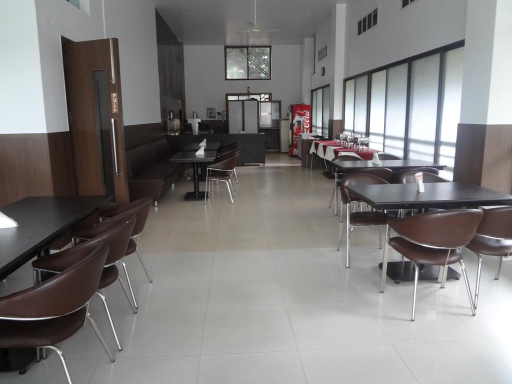 Hotel Adi Nágpur Kültér fotó