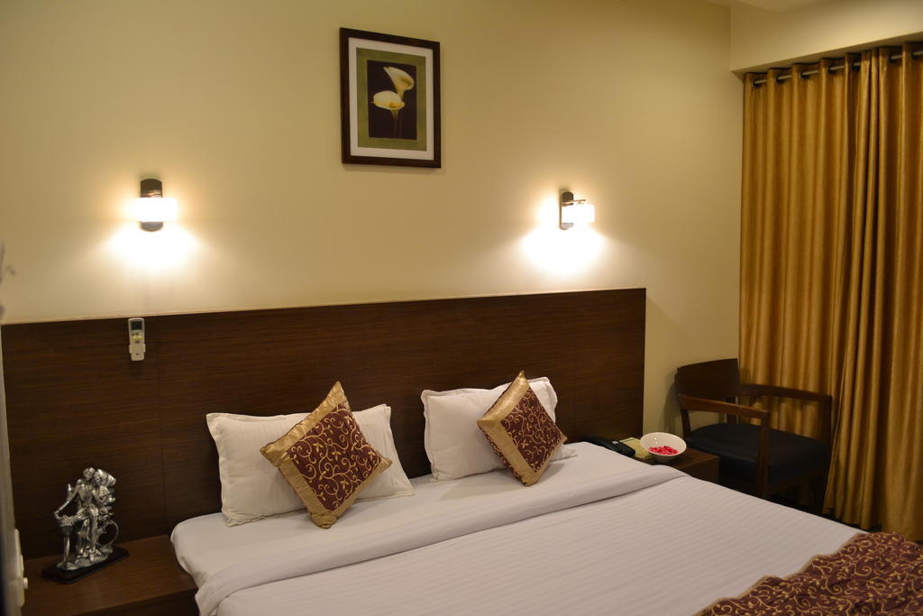 Hotel Adi Nágpur Kültér fotó