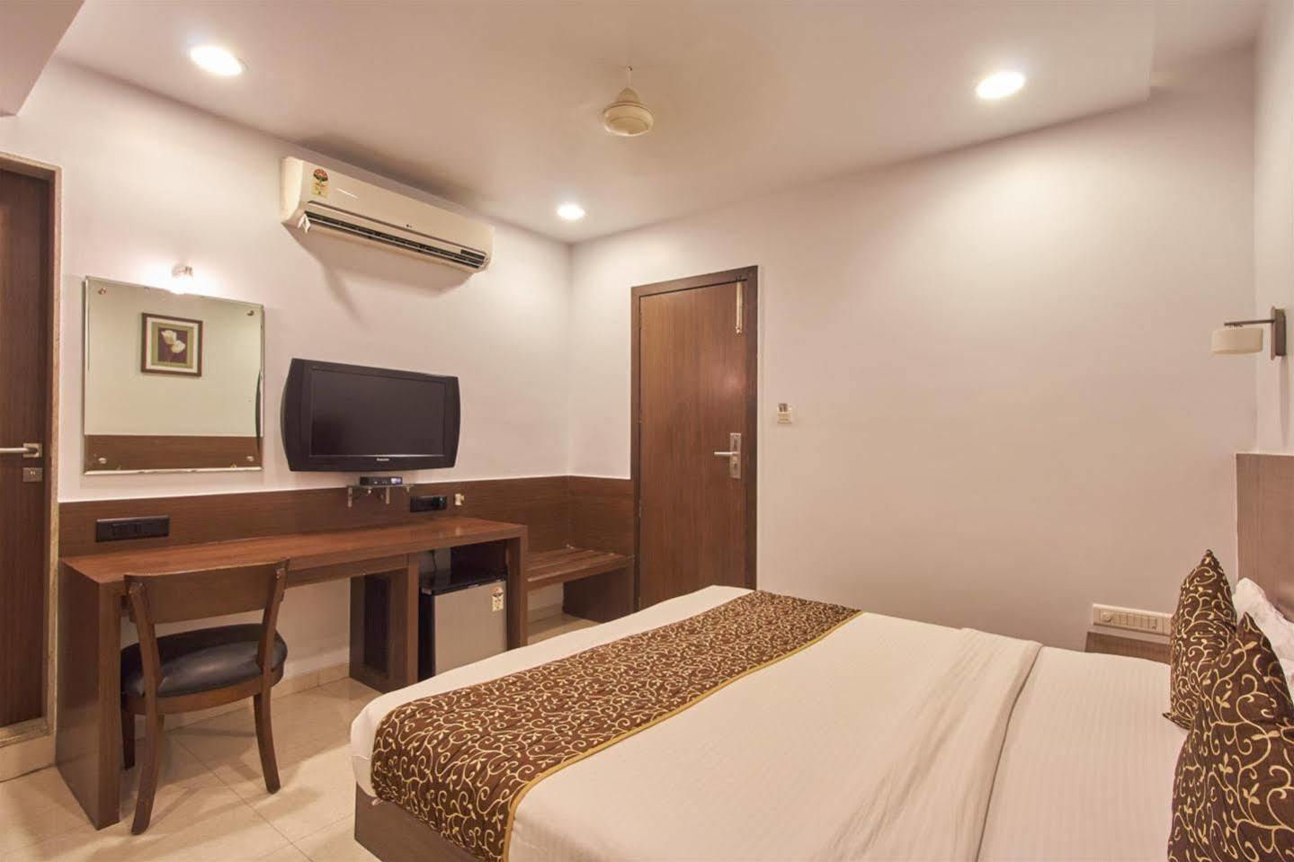 Hotel Adi Nágpur Kültér fotó